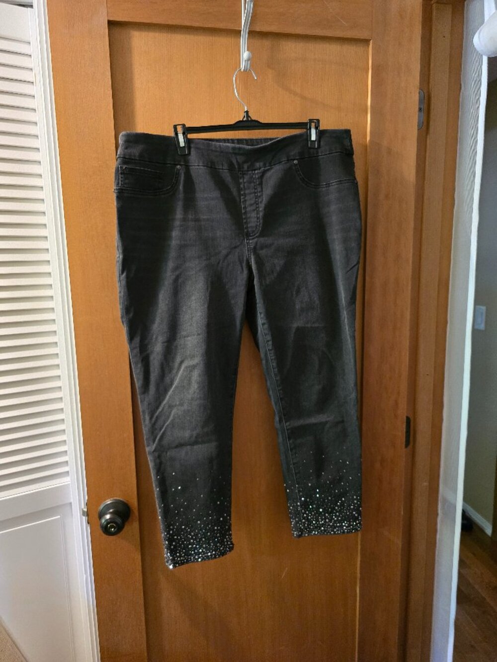 Chico’s Embellished Pull-On Black Ankle Rhinestone Ombre Jeggings